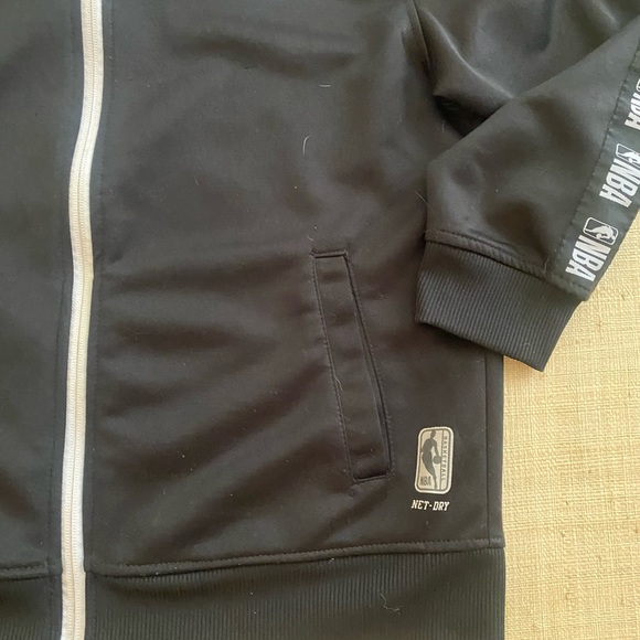 NBA Boys zip up net dry jacket 🙌 NBA logo on back and down sleeves - Picture 3 of 3